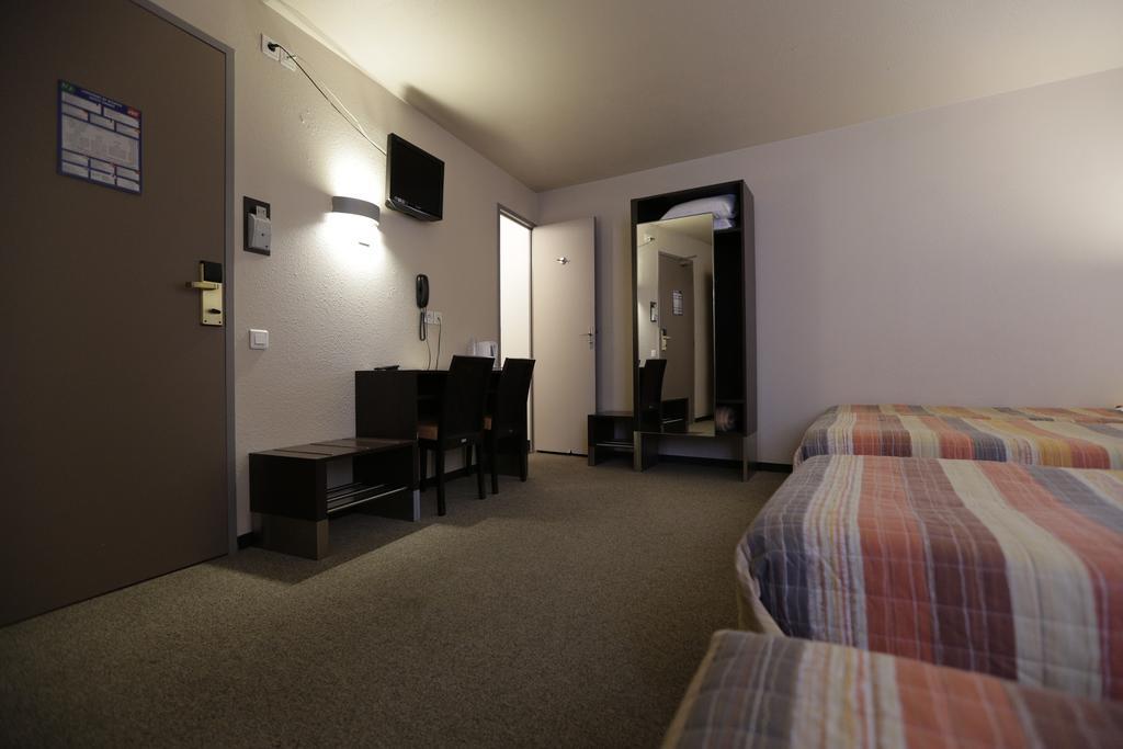 Hotel Au Petit Caporal Maisons-Alfort Room photo